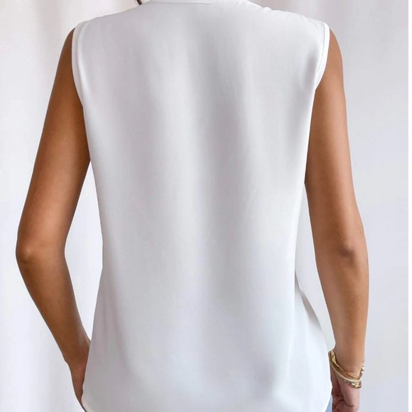 White V Neck Sleeveless Blouse - Picture 3 of 5